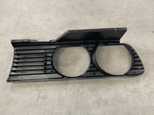E30 (1982- 1994) Grille, RIGHT side