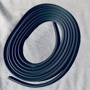 E30 Early front windshield black seal insert M0008
